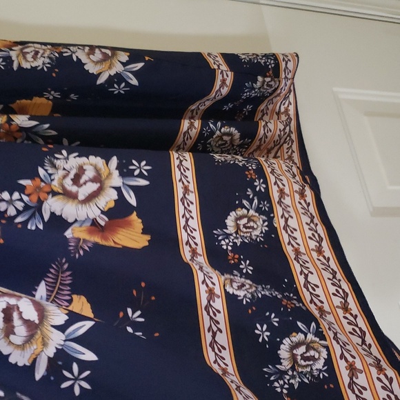 PLUS SIZE Floral Tie Back Dress - Picture 3 of 8